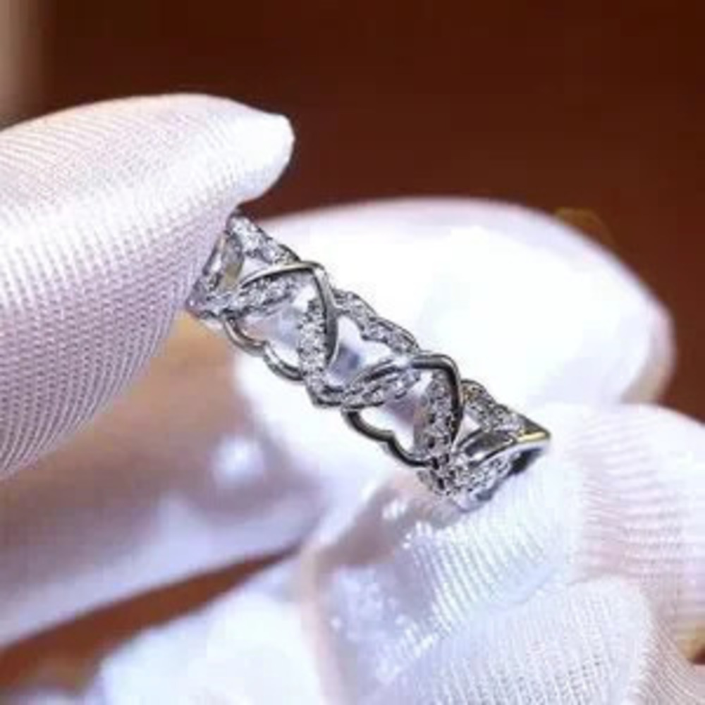 New Solver Twisted Hearts Diamond?Luxury Ring size 7, 8